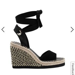 VINCE CAMUTO BENDSON WEDGE SANDALS